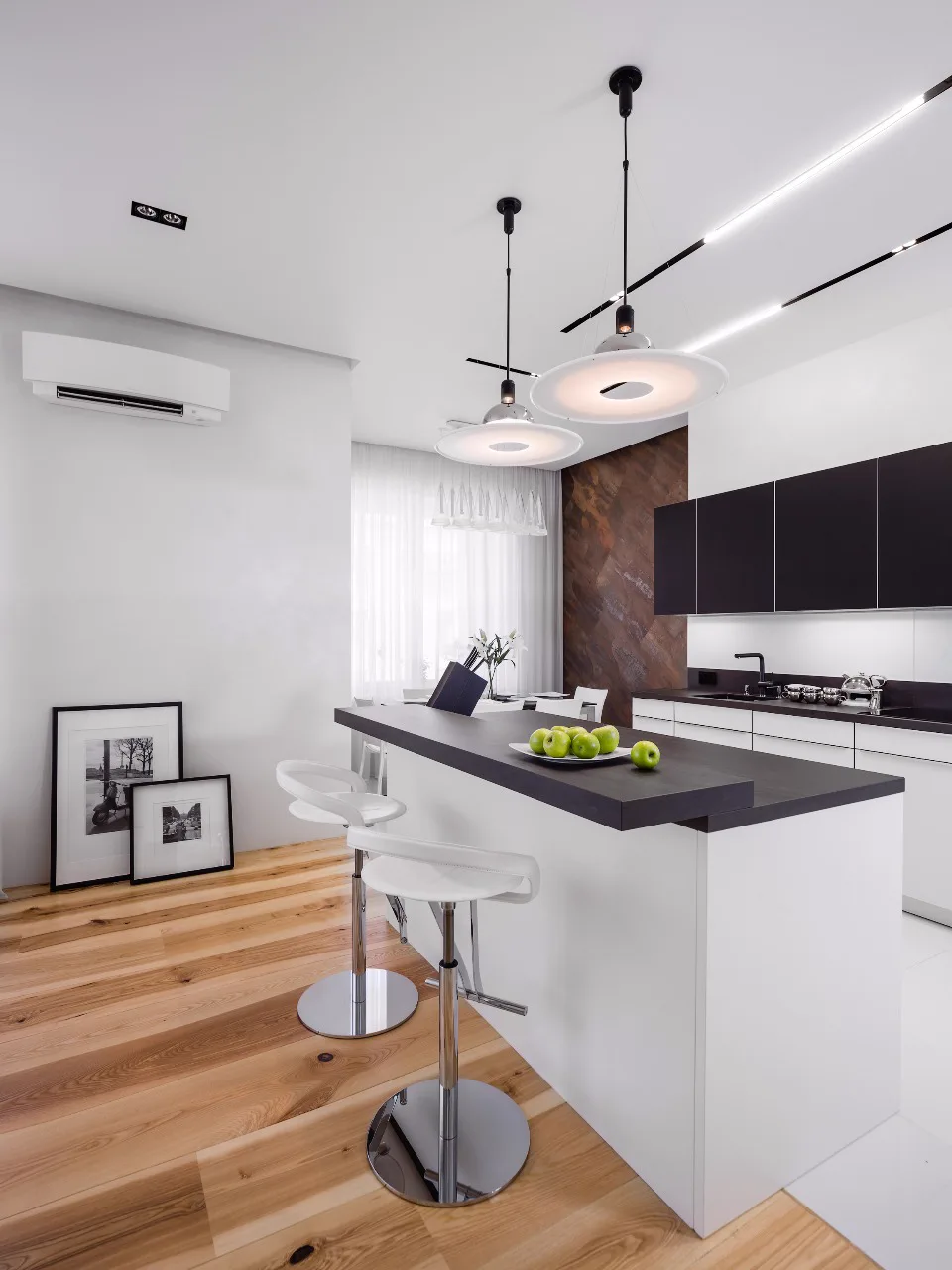 Pure White Minimalist Rezidans Geniş Açı