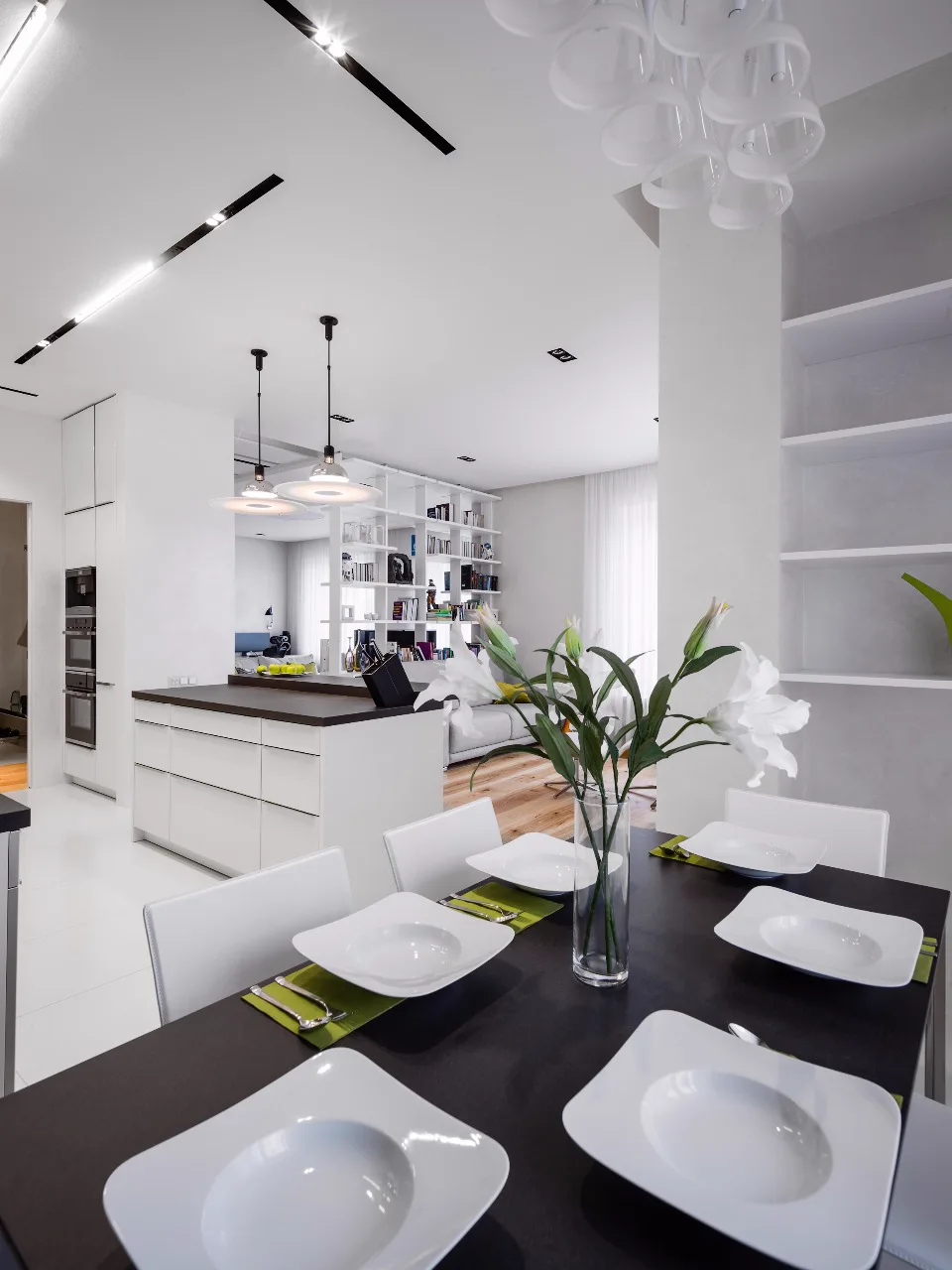 Pure White Minimalist Rezidans Uygulama Detayı